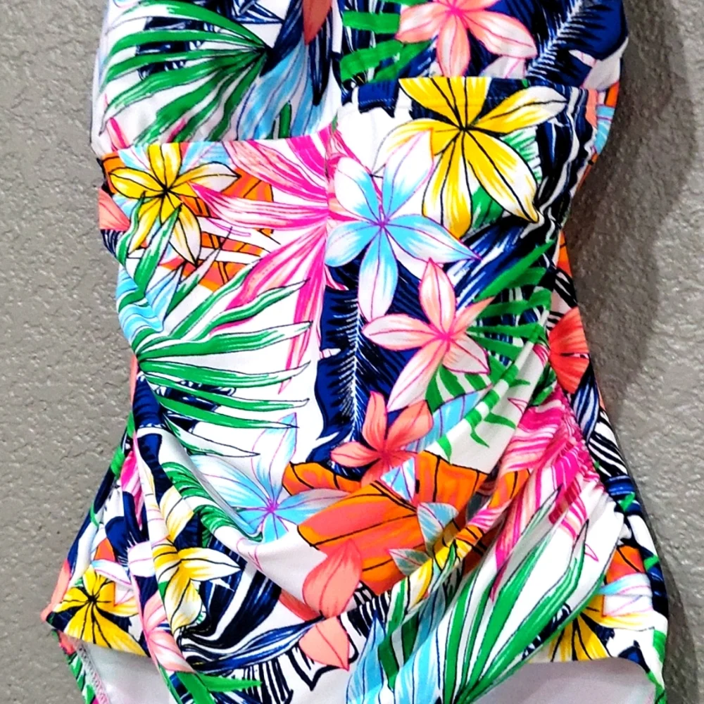 Ellen Tracy One piece Swimsuit swimwear Highneck tummy control padded bra size 8